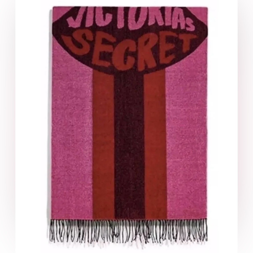 NWOT Victoria's Secret Fringe Throw Blanket Limited Edition Logo Lip Red Pink - Picture 4 of 4